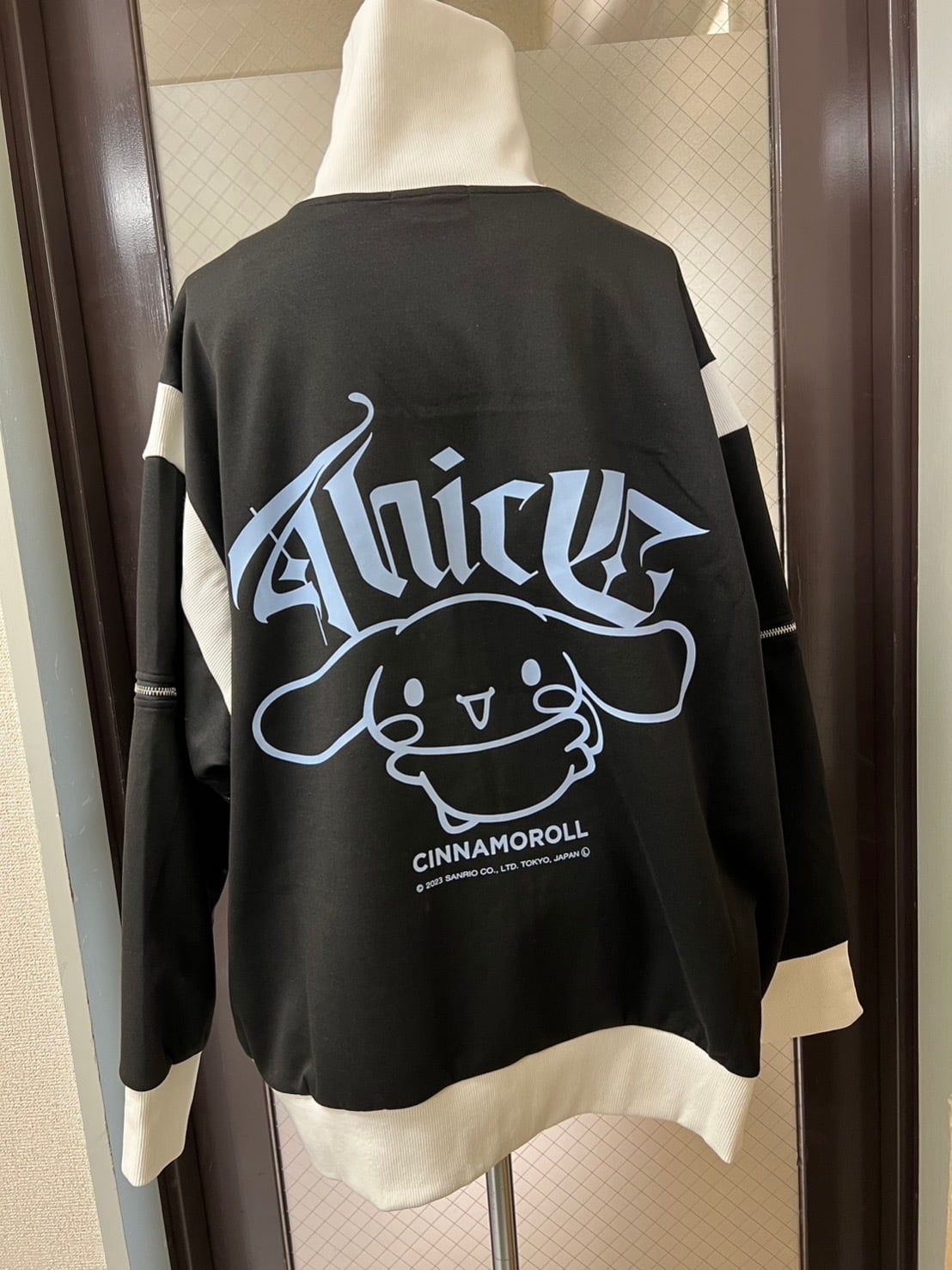 Rara camiseta de colaboración Cinnamoroll x THICC