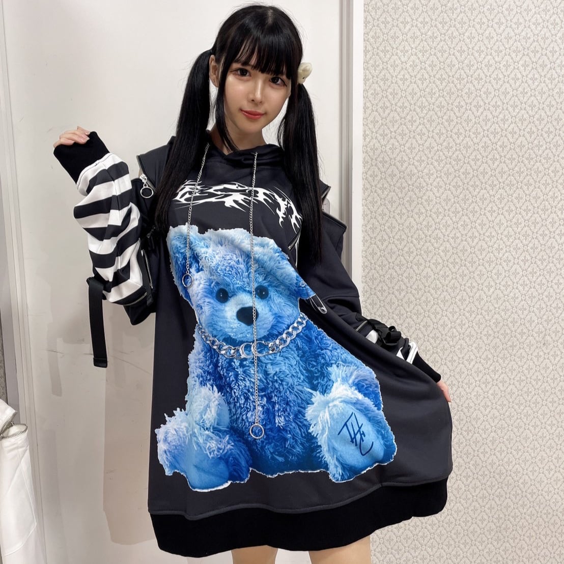 THICC 新型クマボーダー切替パーカー