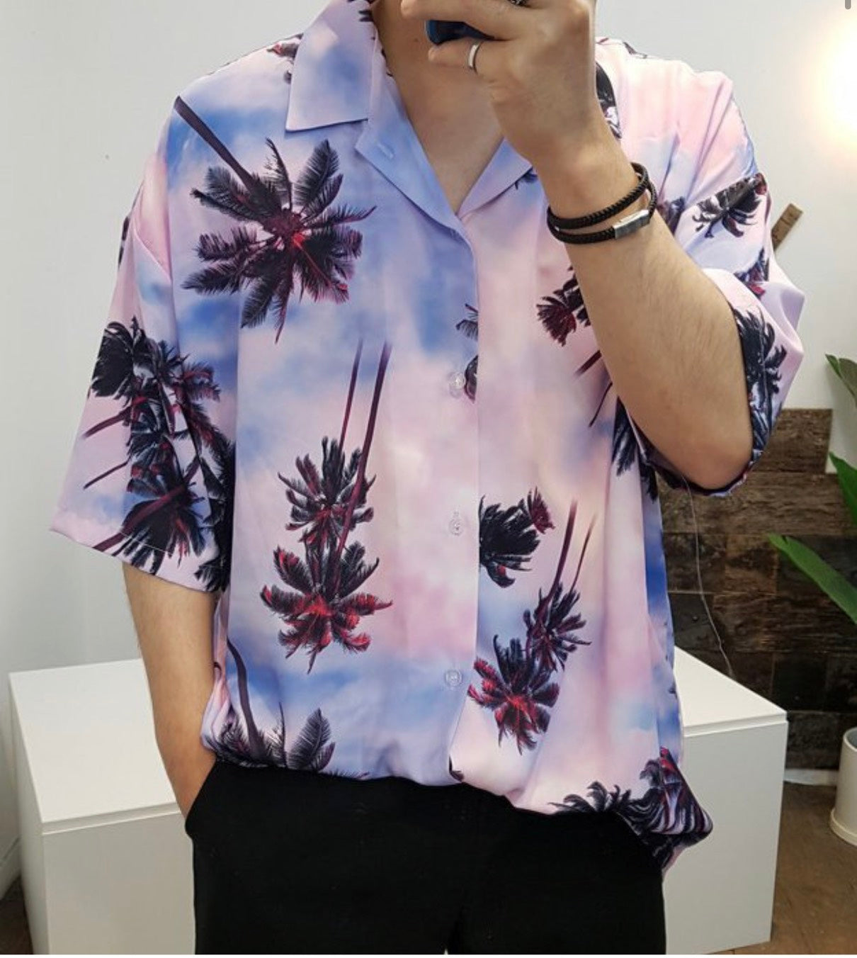 夏のマストアイテムでリゾート感を演出♪「THICC PALM TREE SHIRT」