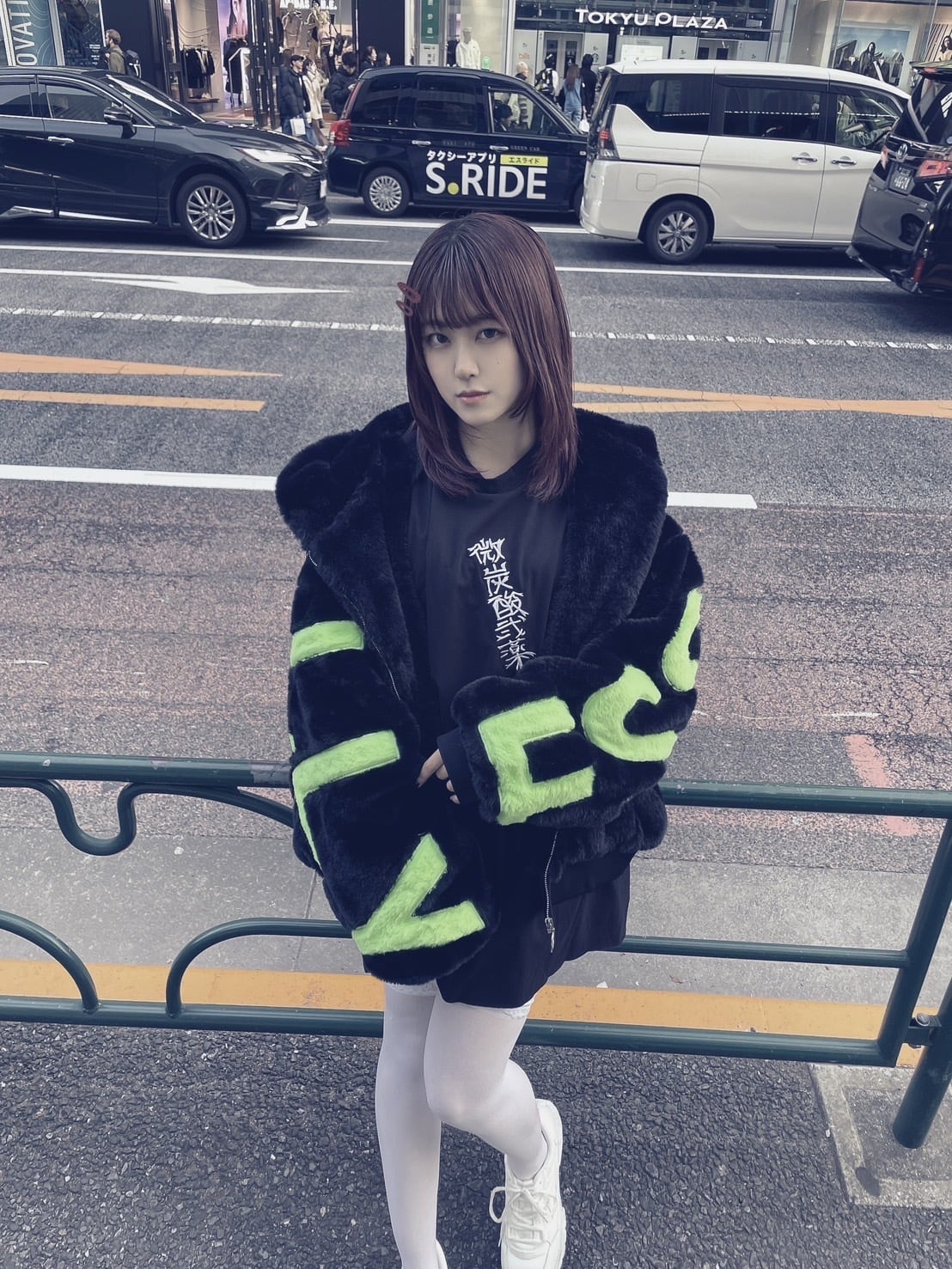 THICC 2024 ESSENTIALLY 蛍光ファーブルゾン