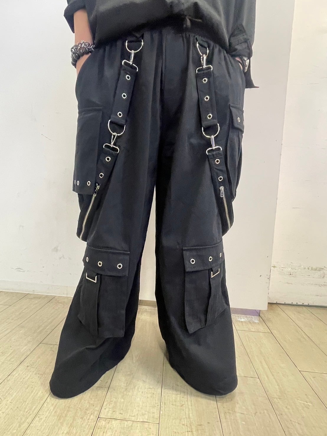 【数量限定】　ワイドストラップカーゴパンツ