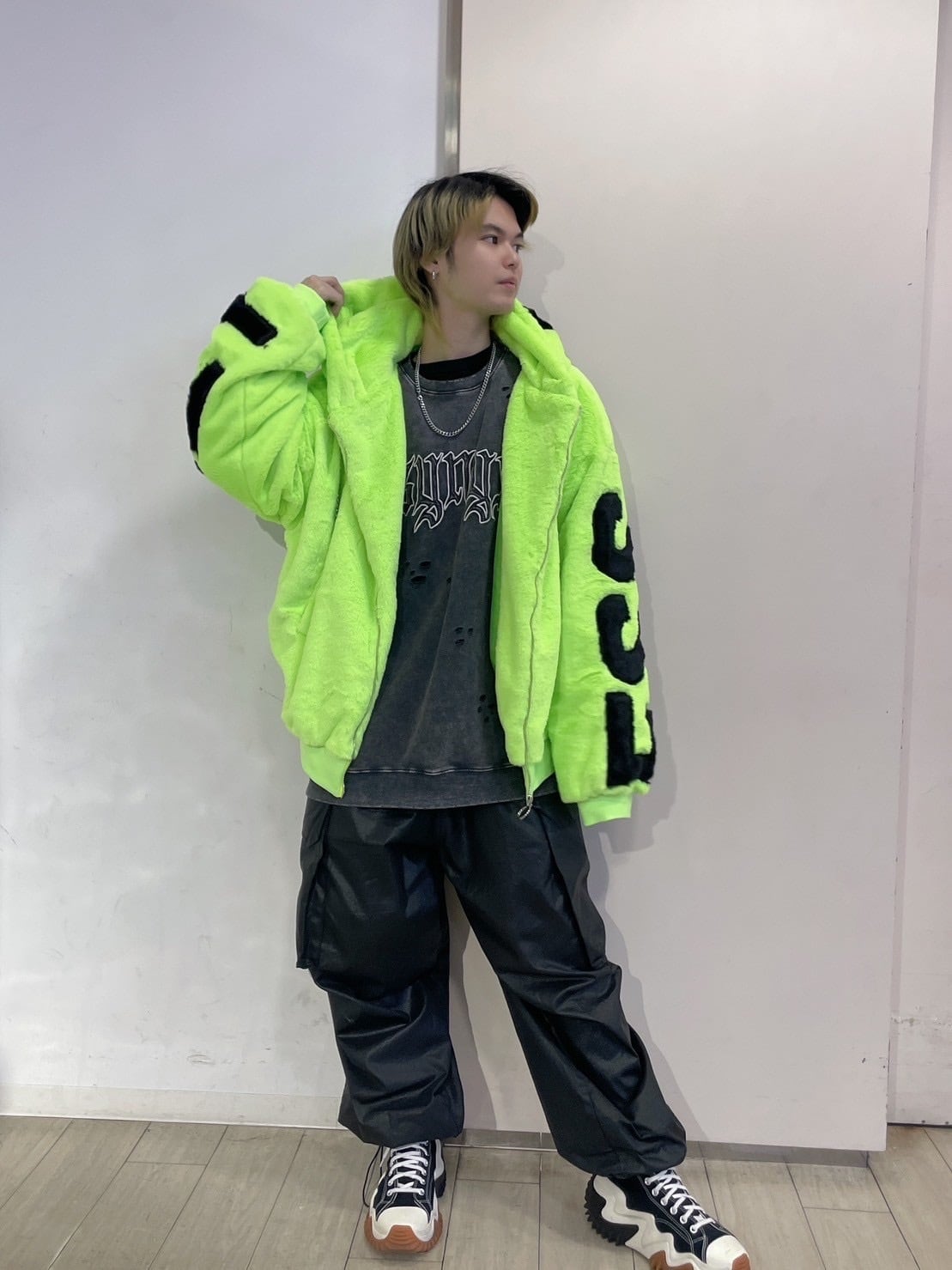 THICC 2024 ESSENTIALLY 蛍光ファーブルゾン