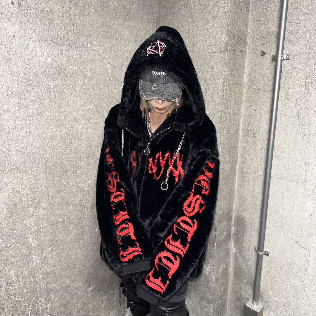 PSYNYXX×THICC 魔法陣ファーブルゾン