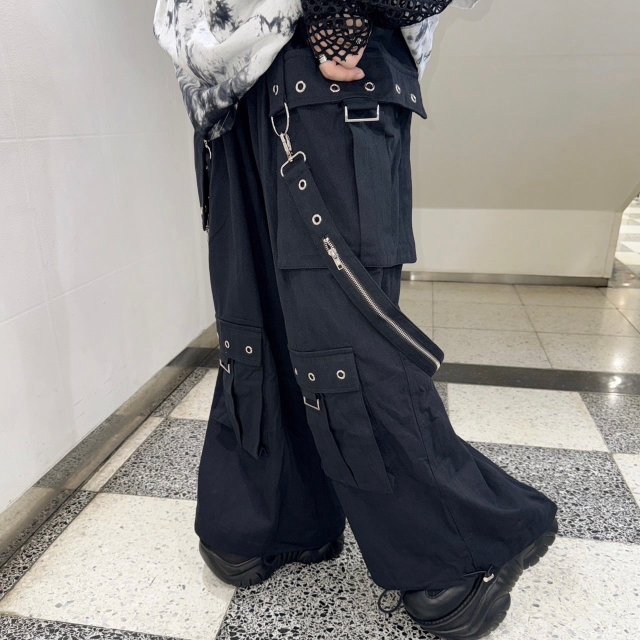 【数量限定】　ワイドストラップカーゴパンツ