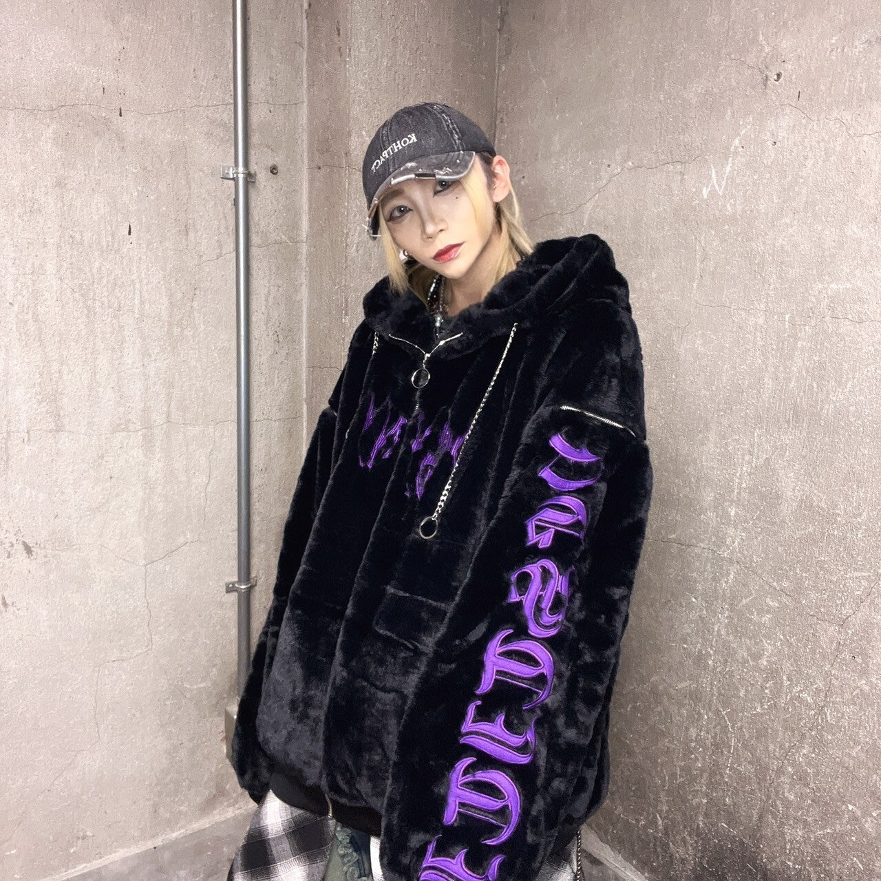 PSYNYXX×THICC 魔法陣ファーブルゾン