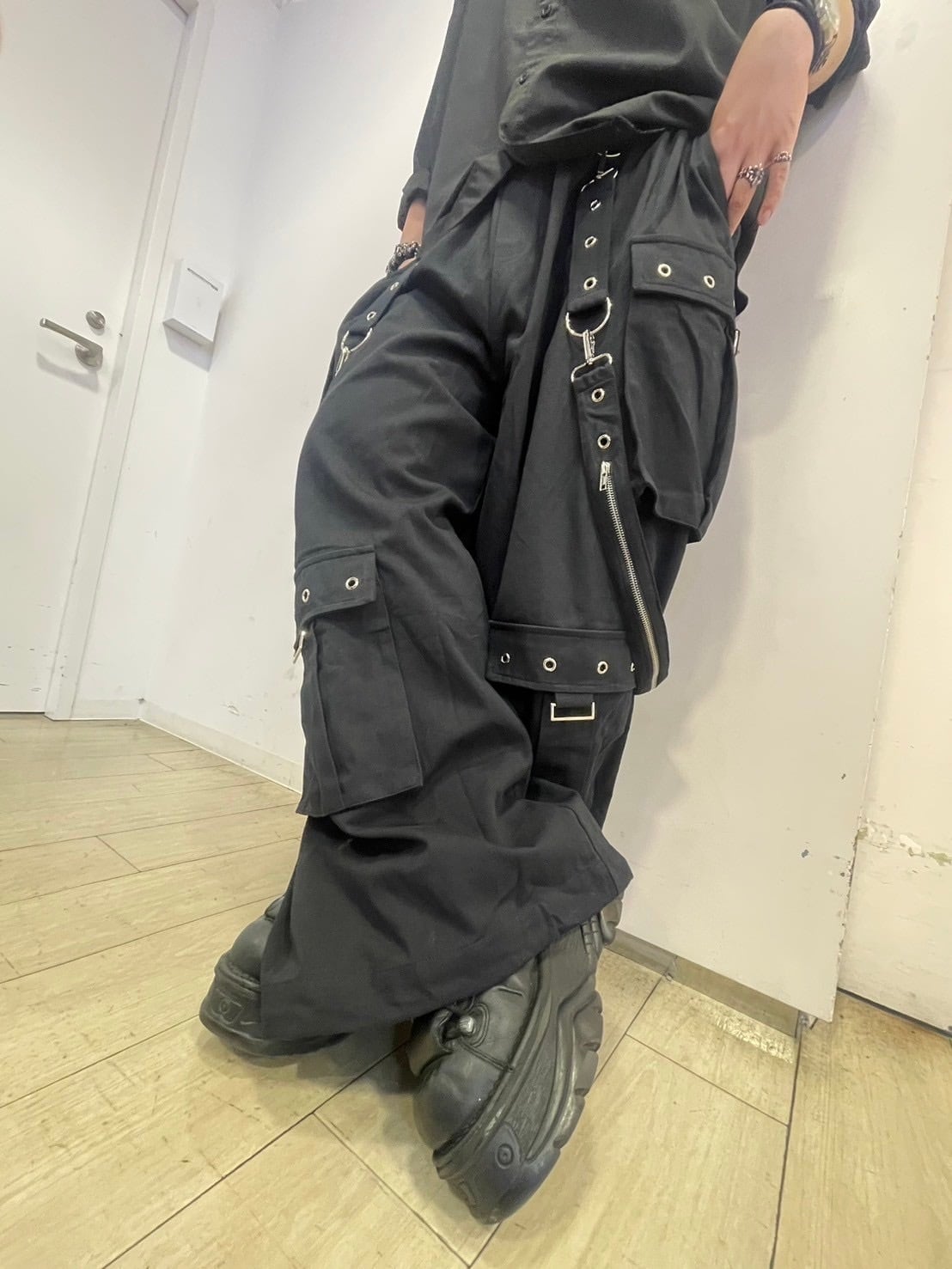 【数量限定】　ワイドストラップカーゴパンツ