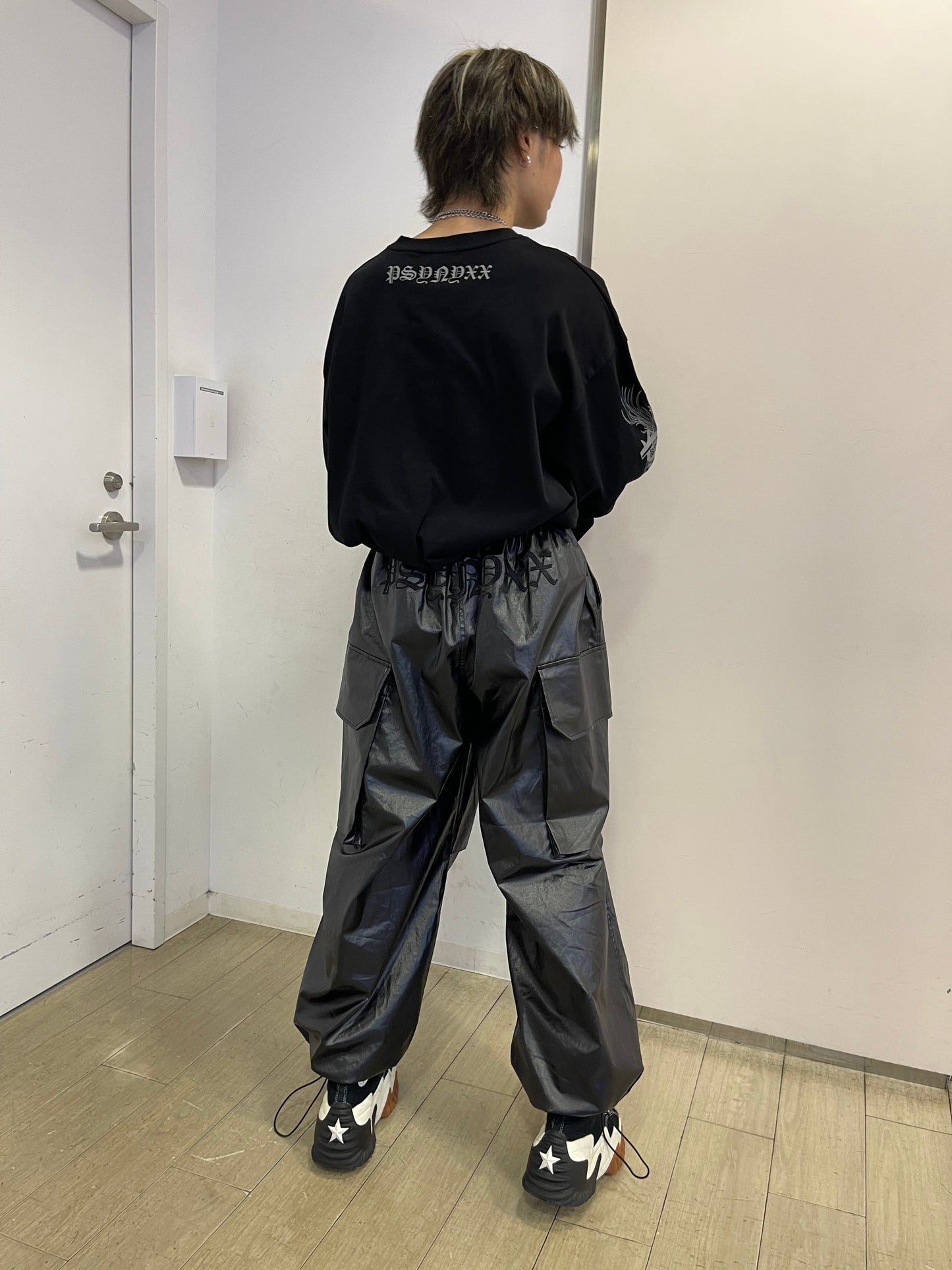 PSYNYXX 新作　刺繍コーティングワイドパンツ