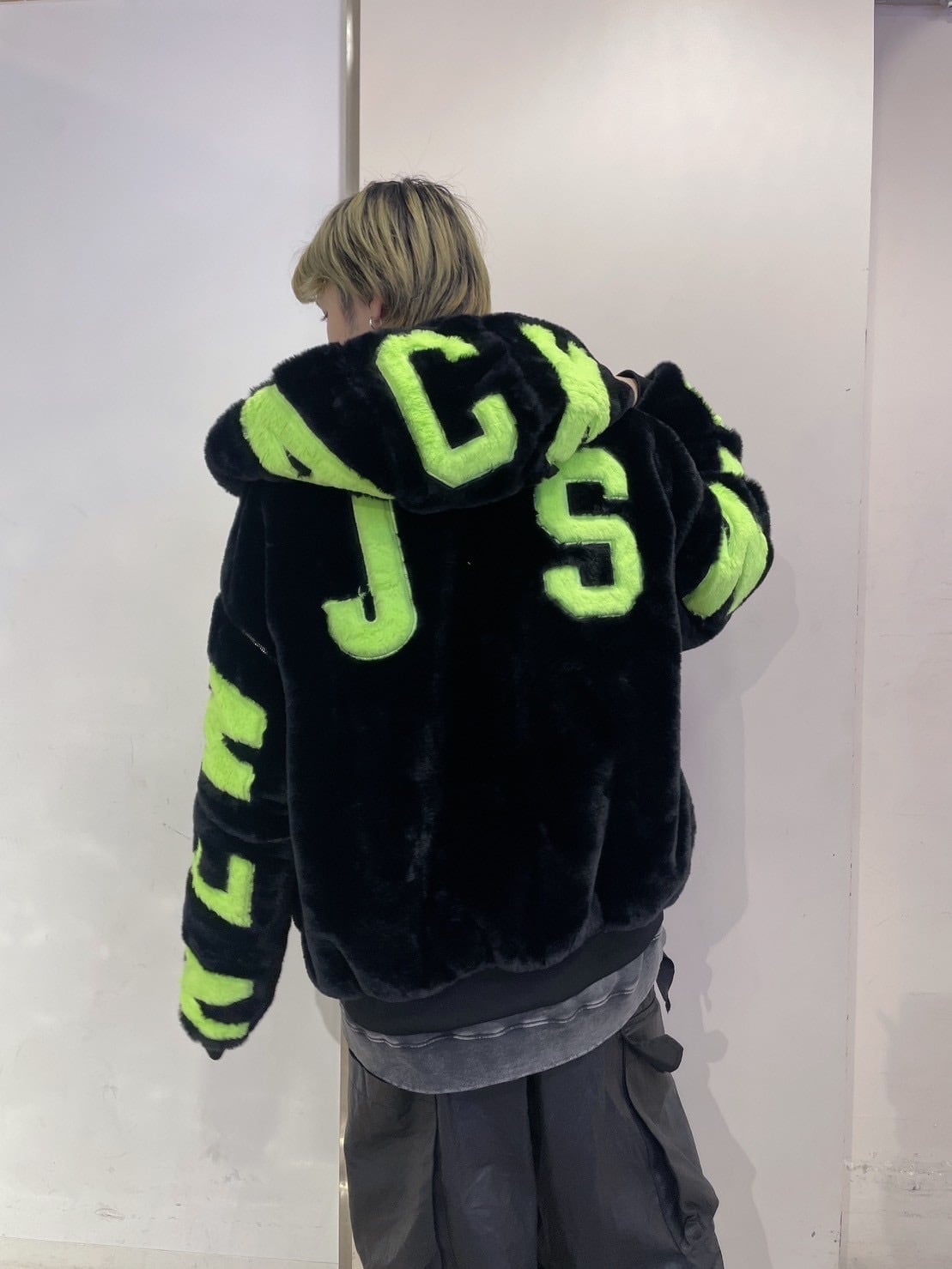 THICC NEWJACKSWING Cazadora pelo flúor