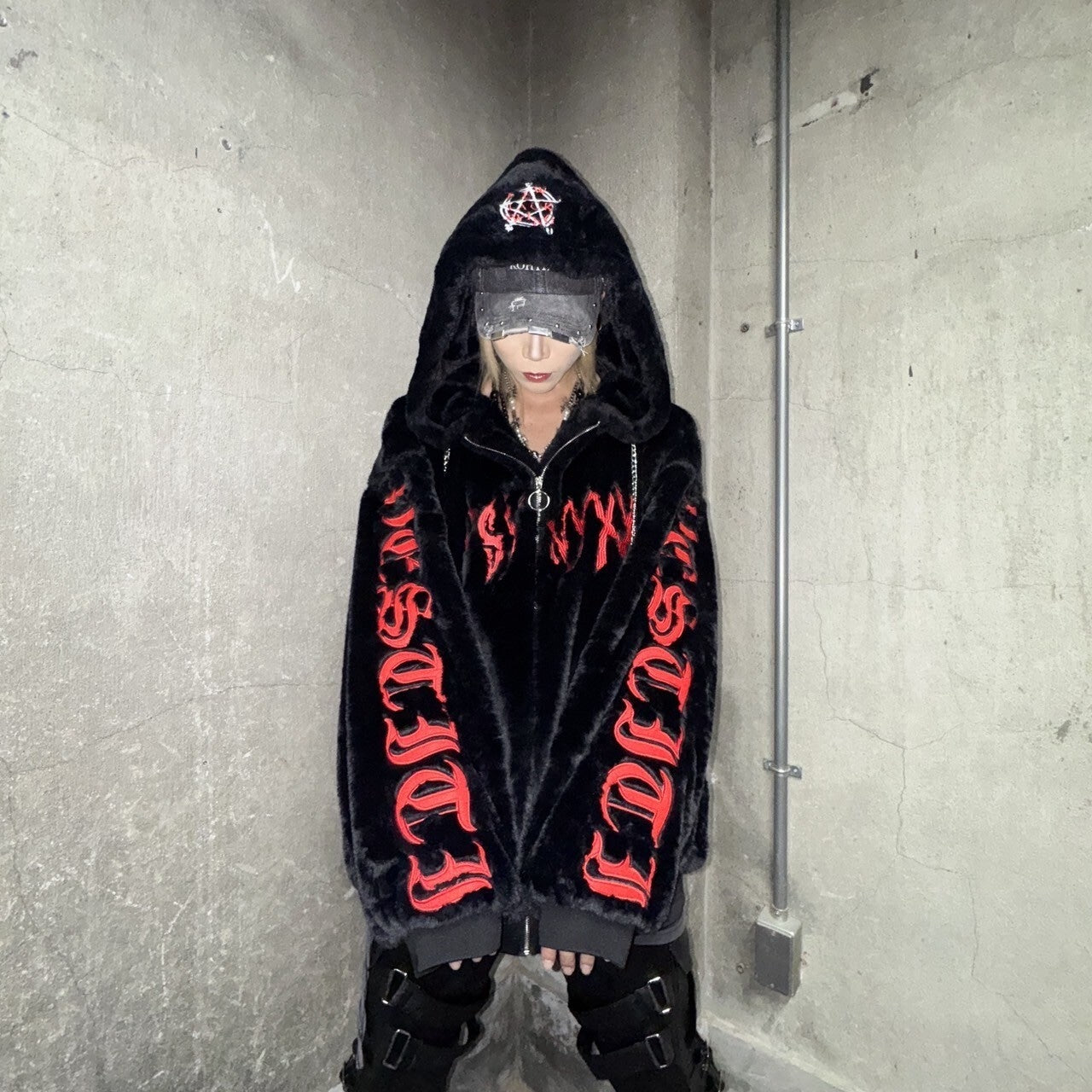 PSYNYXX×THICC 魔法陣ファーブルゾン